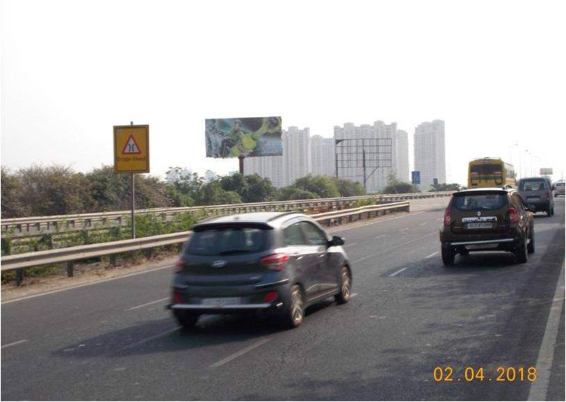 Site No-14(Expressway Towards Noida)