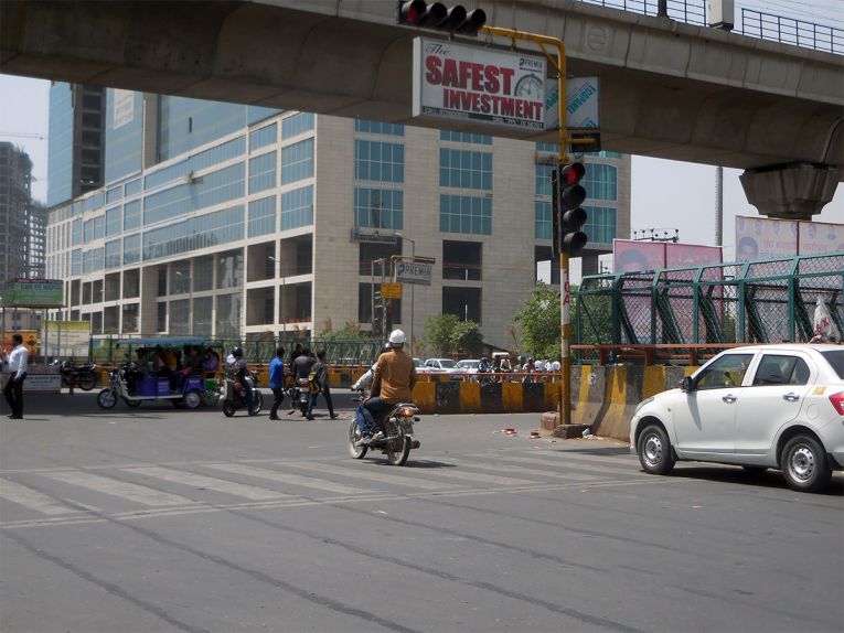 Rajnigandha Crossing, Noida